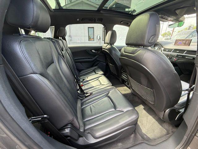 Photo of 2019 Gray Metallic Audi Q7