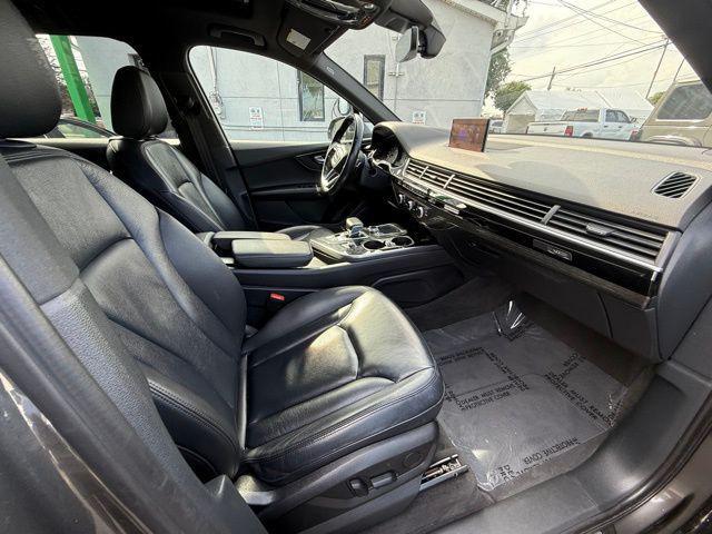 Photo of 2019 Gray Metallic Audi Q7