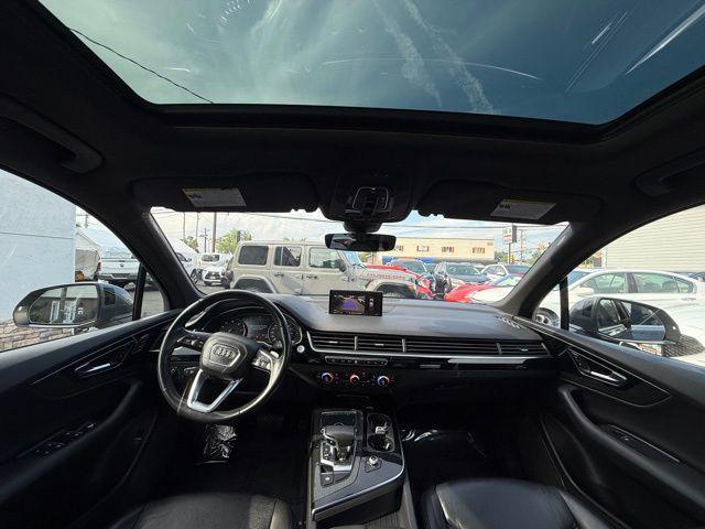 Photo of 2019 Gray Metallic Audi Q7