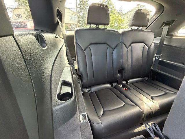 Photo of 2019 Gray Metallic Audi Q7