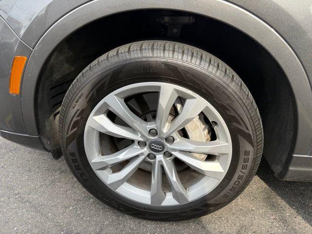 Photo of 2019 Gray Metallic Audi Q7