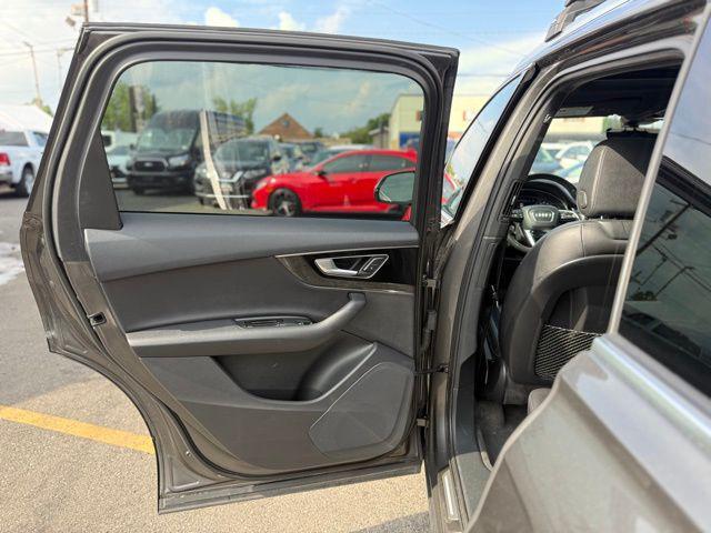 Photo of 2019 Gray Metallic Audi Q7