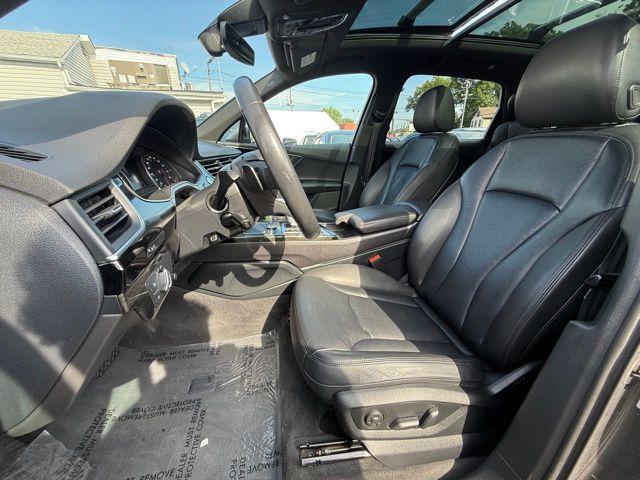 Photo of 2019 Gray Metallic Audi Q7