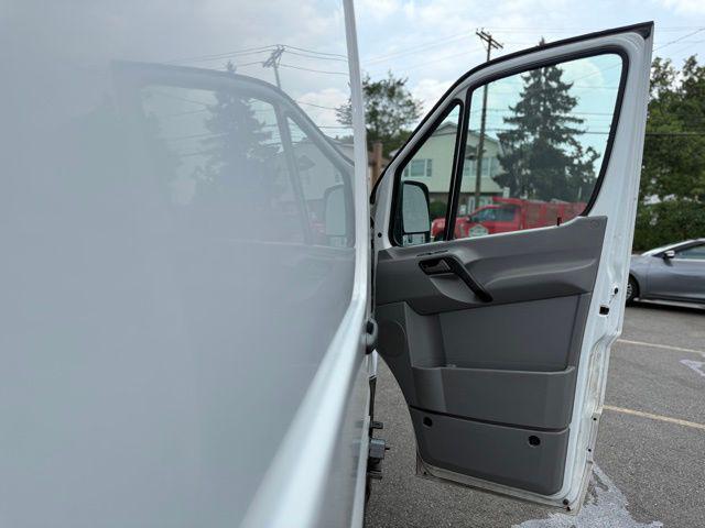 Photo of 2017 Arctic White Mercedes-Benz Sprinter 2500