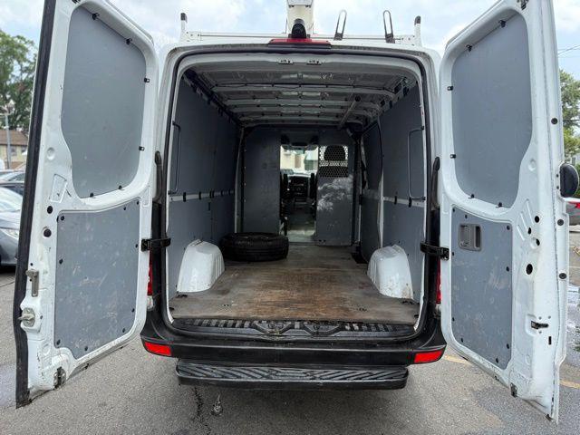 Photo of 2017 Arctic White Mercedes-Benz Sprinter 2500