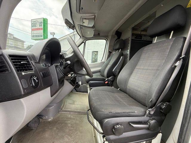 Photo of 2017 Arctic White Mercedes-Benz Sprinter 2500