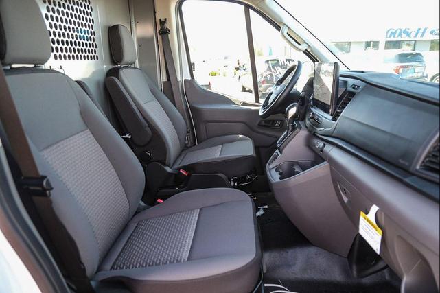 Photo of 2025 Oxford White Ford Transit-250