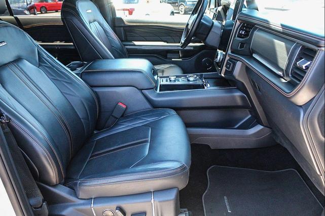 Photo of 2022 Star White Metallic Tri-Coat Ford Expedition Max