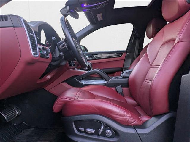 Photo of 2020 Quartzite Grey Metallic Porsche Cayenne