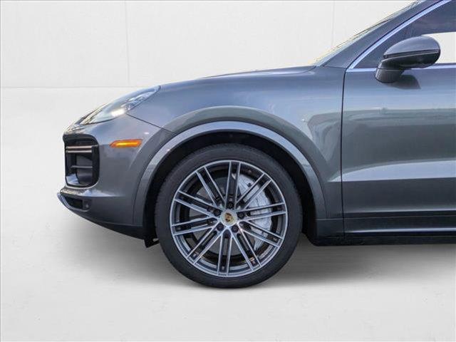 Photo of 2020 Quartzite Grey Metallic Porsche Cayenne