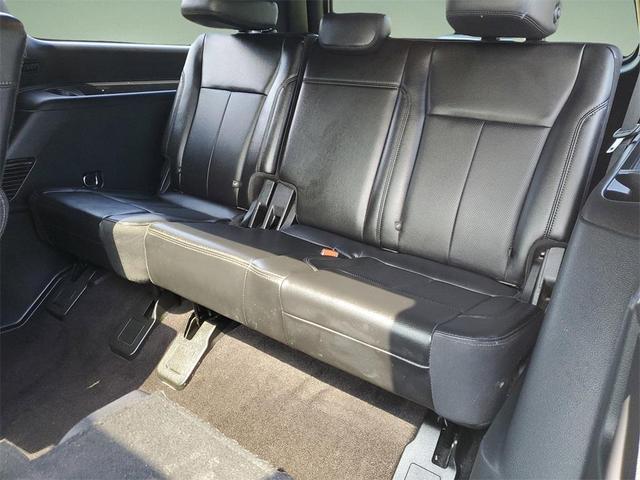 Photo of 2021 Star White Metallic Tri-Coat Ford Expedition Max
