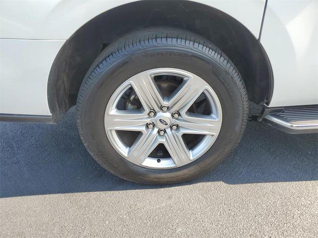 Photo of 2021 Star White Metallic Tri-Coat Ford Expedition Max