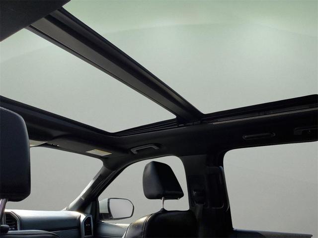Photo of 2021 Star White Metallic Tri-Coat Ford Expedition Max
