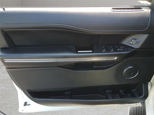 Photo of 2021 Star White Metallic Tri-Coat Ford Expedition Max