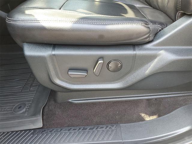 Photo of 2021 Star White Metallic Tri-Coat Ford Expedition Max
