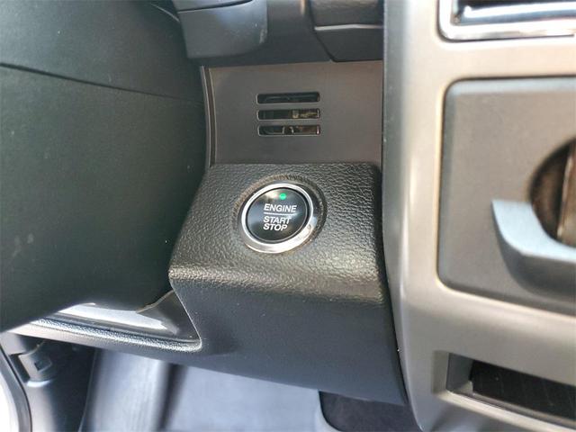 Photo of 2021 Star White Metallic Tri-Coat Ford Expedition Max