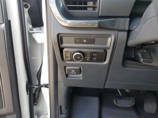 Photo of 2025 Oxford White Ford F-150