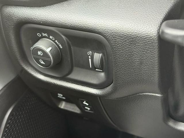 Photo of 2022 Granite Crystal Metallic Clearcoat RAM 1500