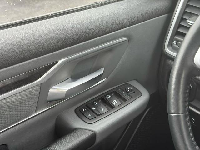 Photo of 2022 Granite Crystal Metallic Clearcoat RAM 1500
