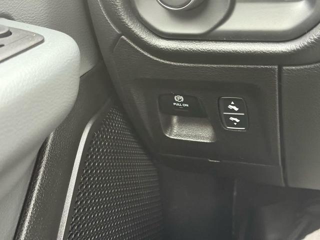 Photo of 2022 Granite Crystal Metallic Clearcoat RAM 1500
