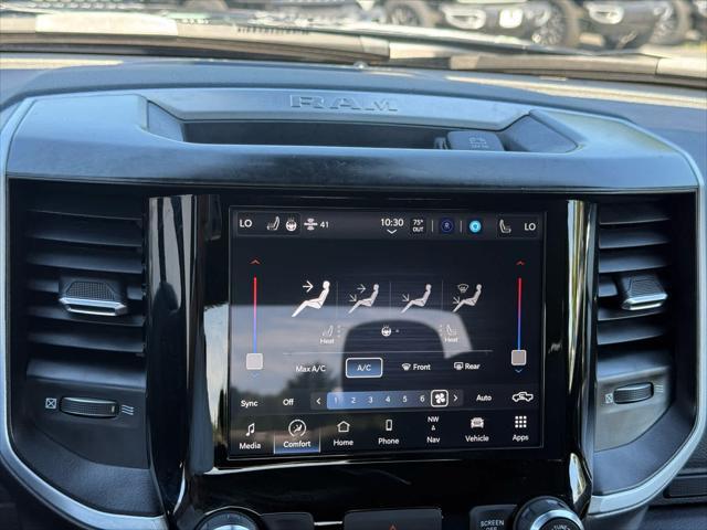 Photo of 2023 Diamond Black Crystal Pearlcoat RAM 2500