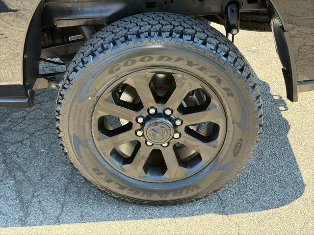 Photo of 2023 Diamond Black Crystal Pearlcoat RAM 2500