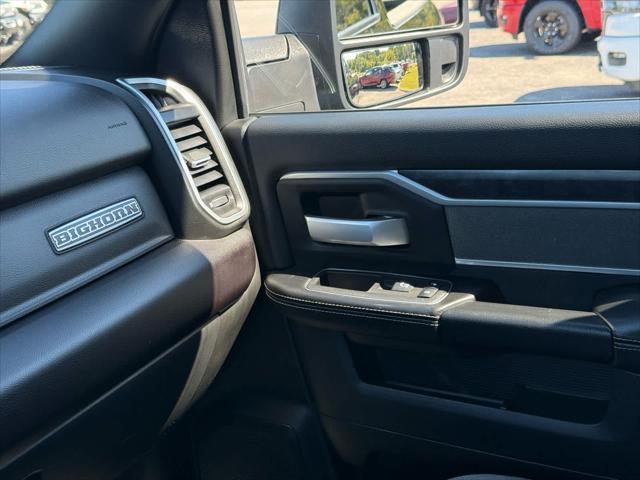 Photo of 2023 Diamond Black Crystal Pearlcoat RAM 2500
