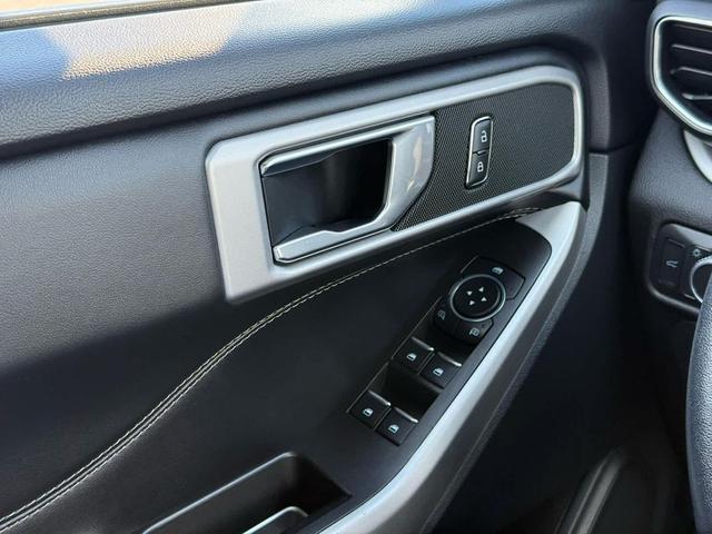 Photo of 2022 AGATE BLACK METALLIC Ford Explorer