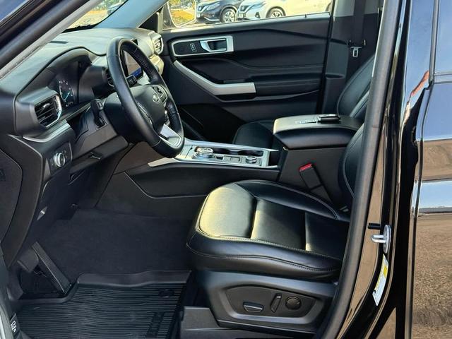 Photo of 2022 AGATE BLACK METALLIC Ford Explorer