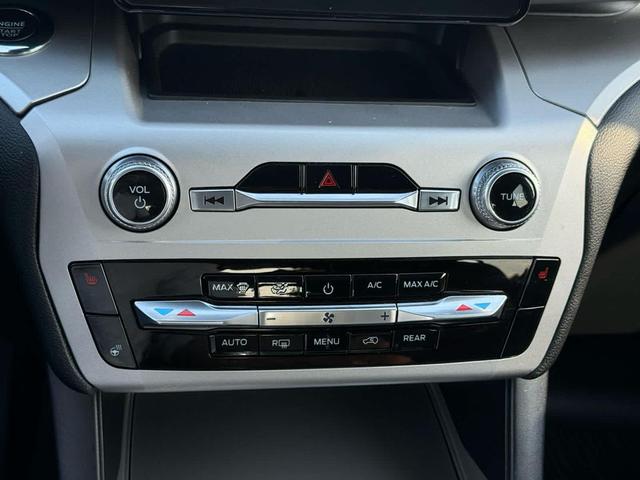 Photo of 2022 AGATE BLACK METALLIC Ford Explorer