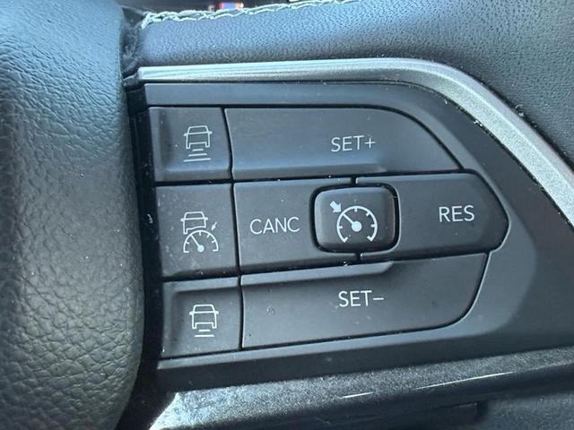 Photo of 2023 Bright White Clearcoat Jeep Grand Cherokee