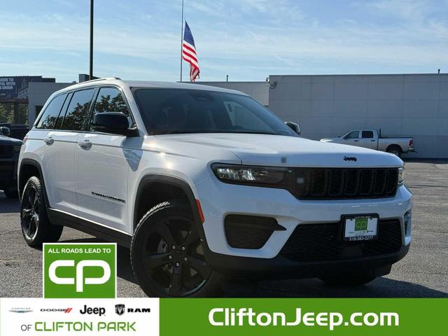Photo of 2023 Bright White Clearcoat Jeep Grand Cherokee