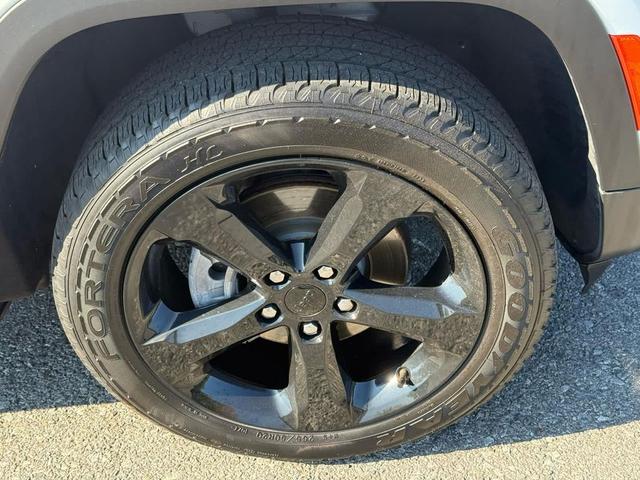 Photo of 2023 Bright White Clearcoat Jeep Grand Cherokee