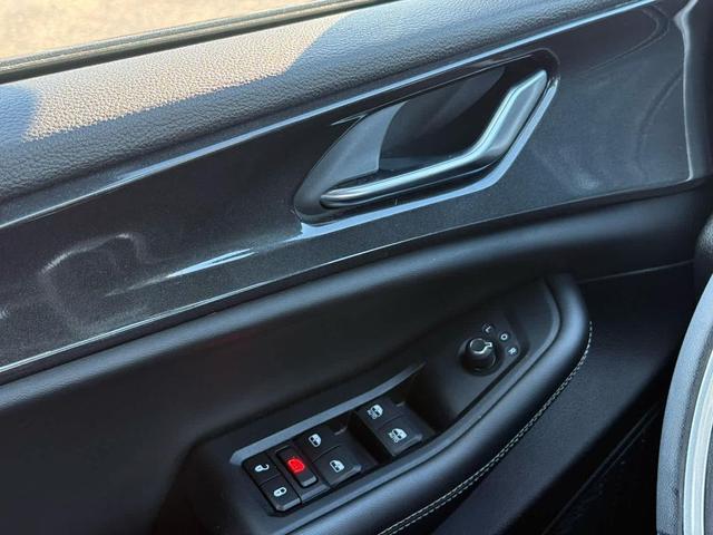 Photo of 2023 Bright White Clearcoat Jeep Grand Cherokee