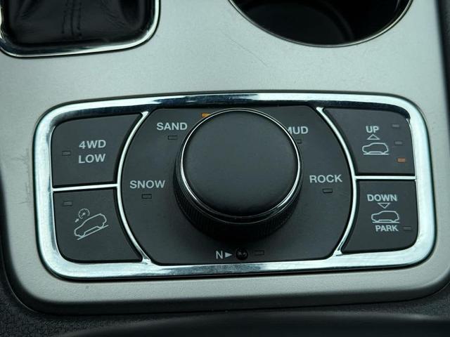 Photo of 2019 Velvet Red Pearlcoat Jeep Grand Cherokee