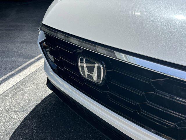 Photo of 2026 Platinum White Pearl Honda CR-V