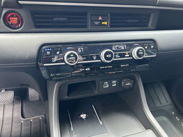 Photo of 2025 Sonic Gray Pearl Honda Pilot