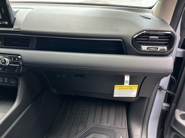 Photo of 2025 Sonic Gray Pearl Honda Pilot