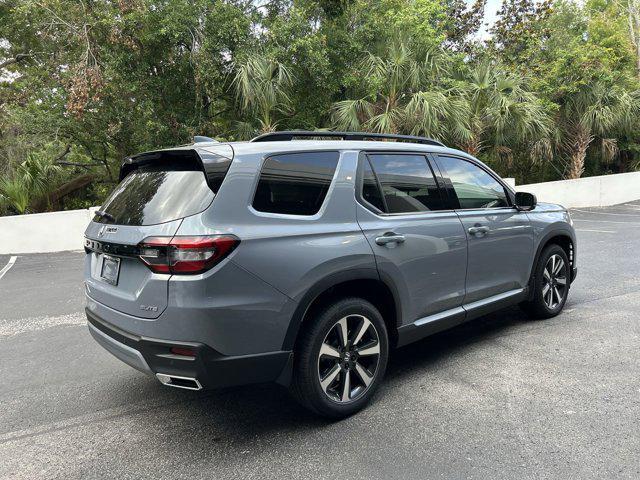 Photo of 2025 Sonic Gray Pearl Honda Pilot