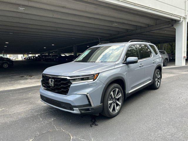 Photo of 2025 Sonic Gray Pearl Honda Pilot