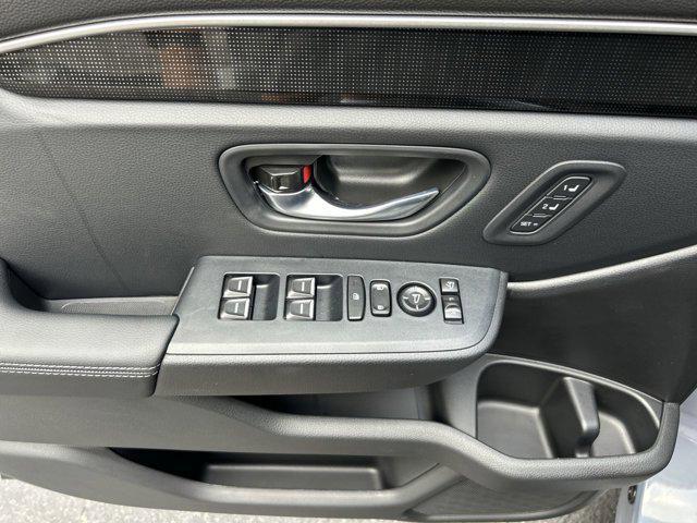 Photo of 2025 Sonic Gray Pearl Honda Pilot