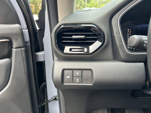Photo of 2025 Sonic Gray Pearl Honda Pilot