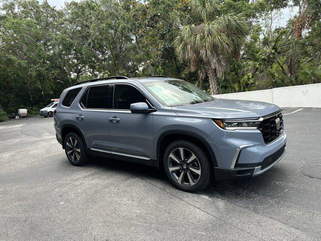 Photo of 2025 Sonic Gray Pearl Honda Pilot