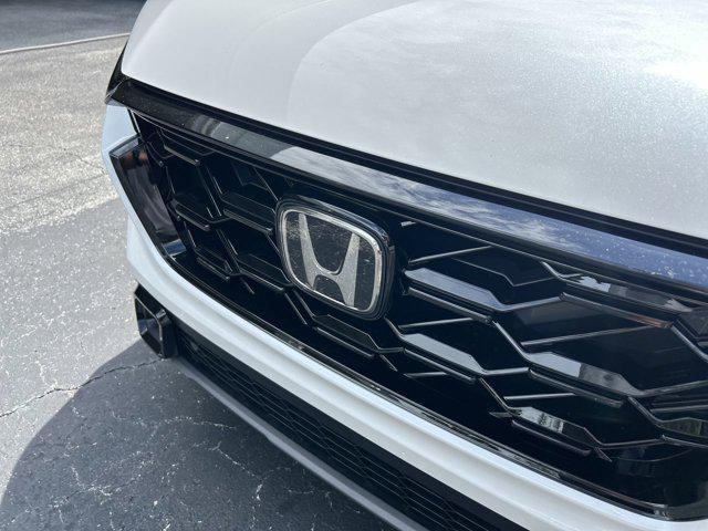 Photo of 2026 Platinum White Pearl Honda CR-V Hybrid