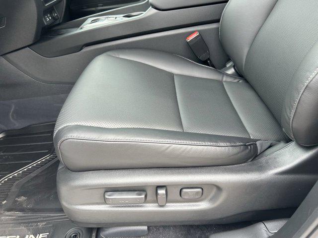 Photo of 2025 Platinum White Pearl Honda Ridgeline