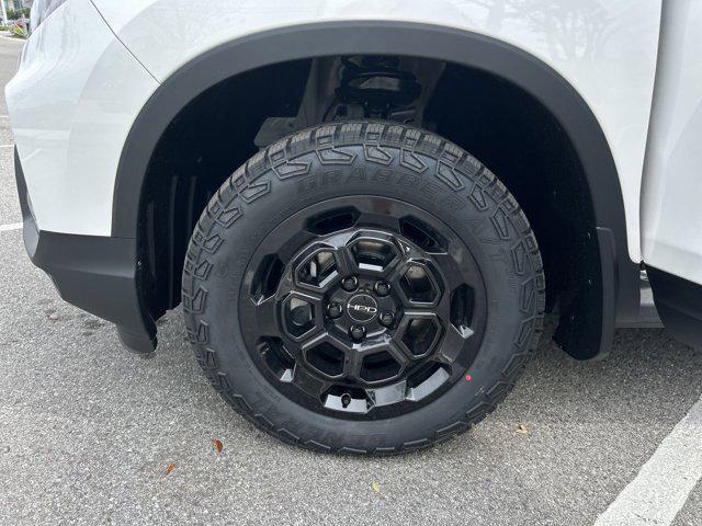 Photo of 2025 Platinum White Pearl Honda Ridgeline