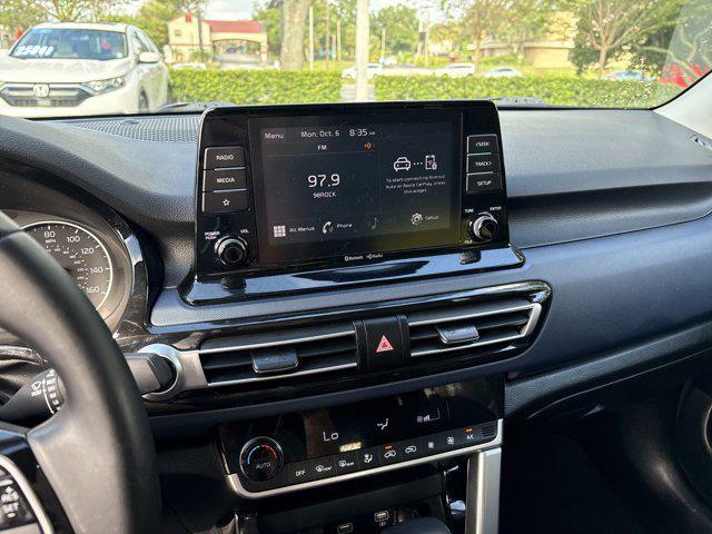 Photo of 2023 Starbright Yellow/Black Roof Kia Seltos