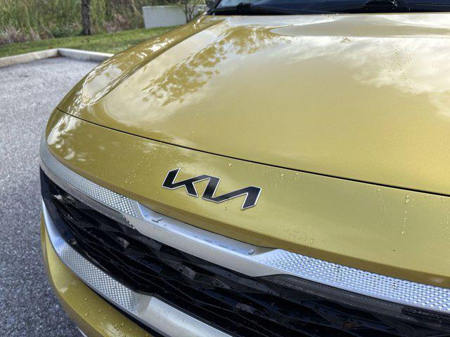 Photo of 2023 Starbright Yellow/Black Roof Kia Seltos