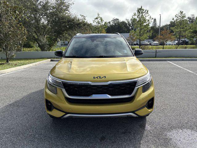 Photo of 2023 Starbright Yellow/Black Roof Kia Seltos