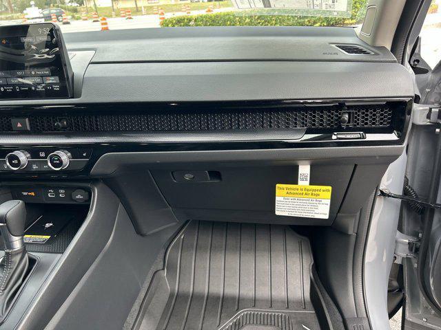 Photo of 2025 Platinum White Pearl Honda CR-V
